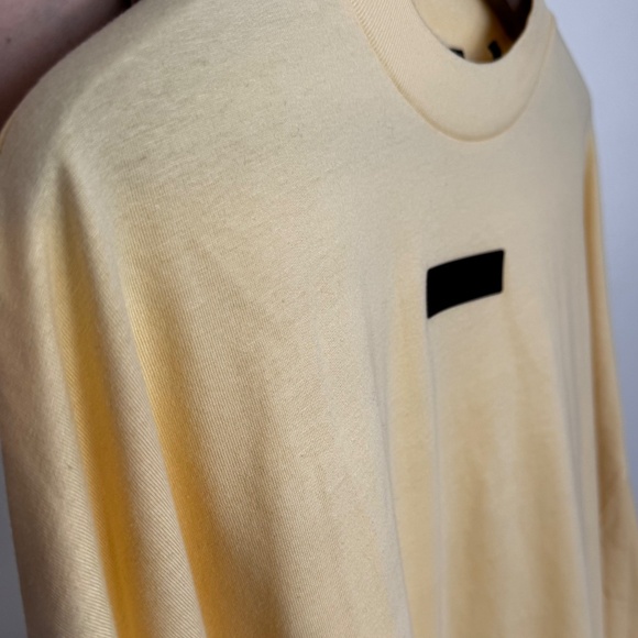 NWT Fear of God Essentials Long Sleeve Jersey Crewneck T-Shirt Yellow Men's Sz L - Picture 4 of 13